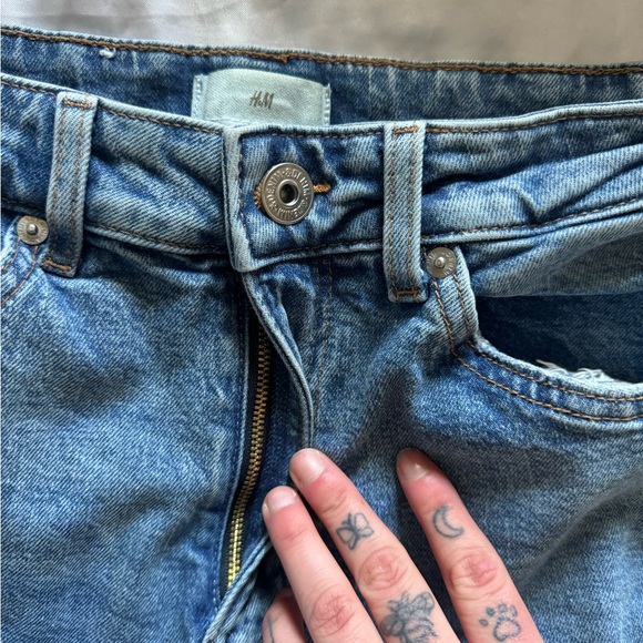 H&M STRAIGHT LEGGED JEANS - Picture 4 of 5